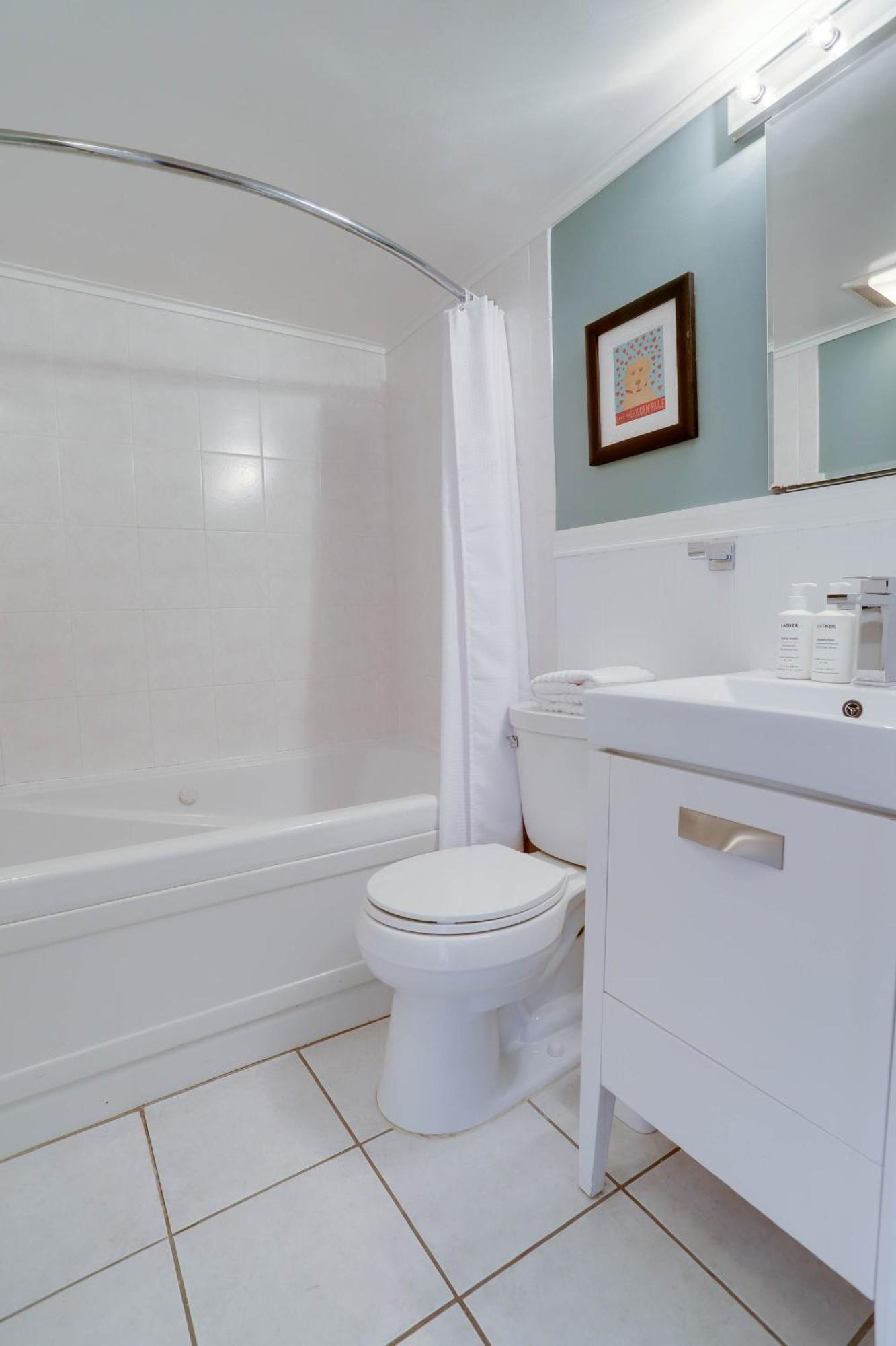 Sojourn Only 8 Blocks To Capitol With Private Patios Holiday home Washington