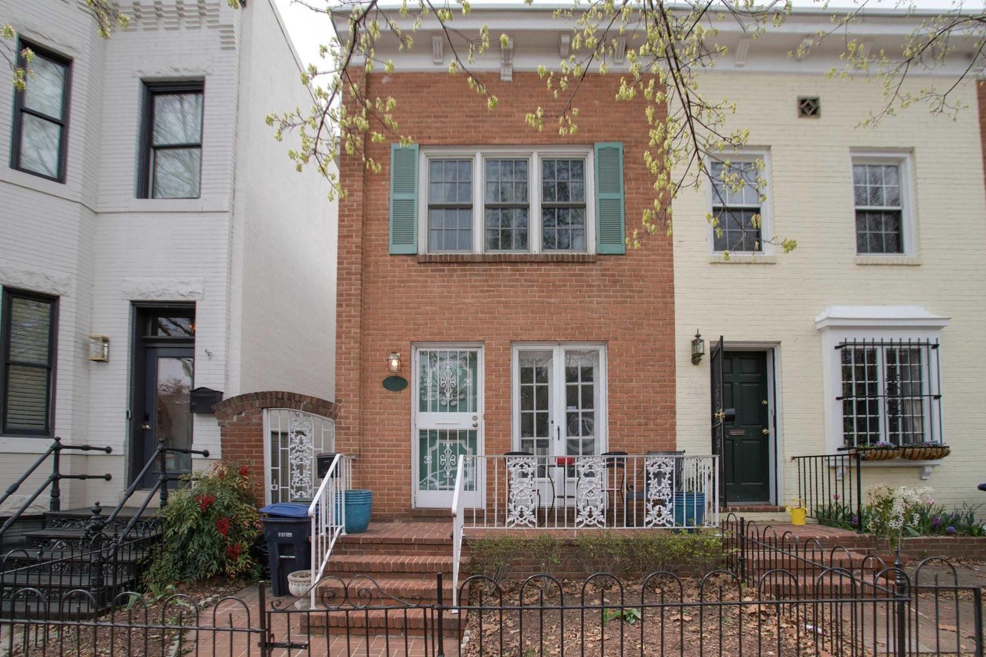 Sojourn Only 8 Blocks To Capitol With Private Patios Holiday home
