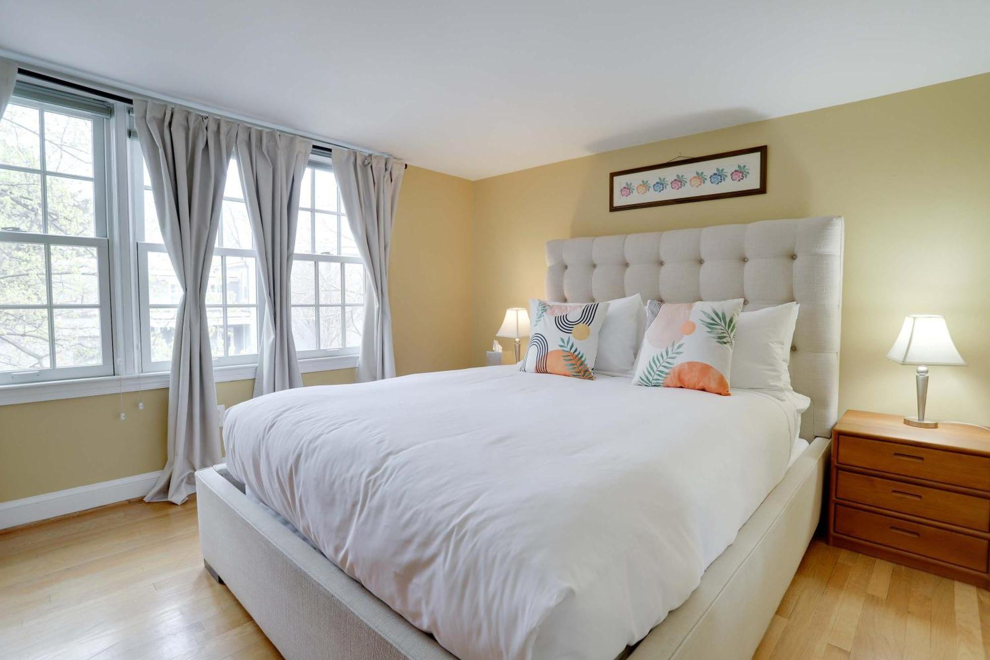 Sojourn Only 8 Blocks To Capitol With Private Patios Holiday home Washington