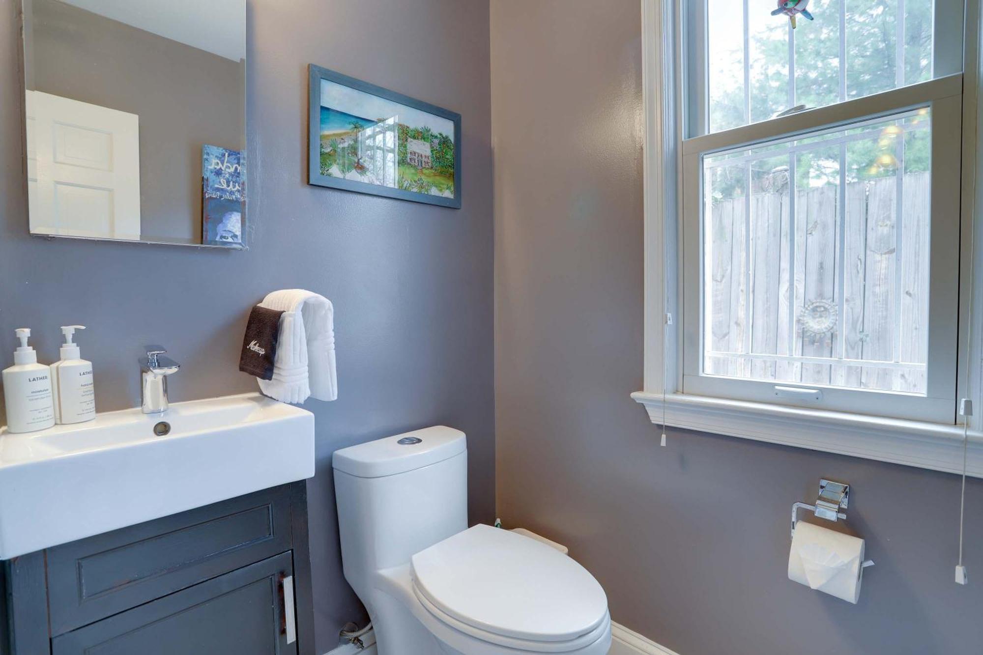 Sojourn Only 8 Blocks To Capitol With Private Patios * Washington