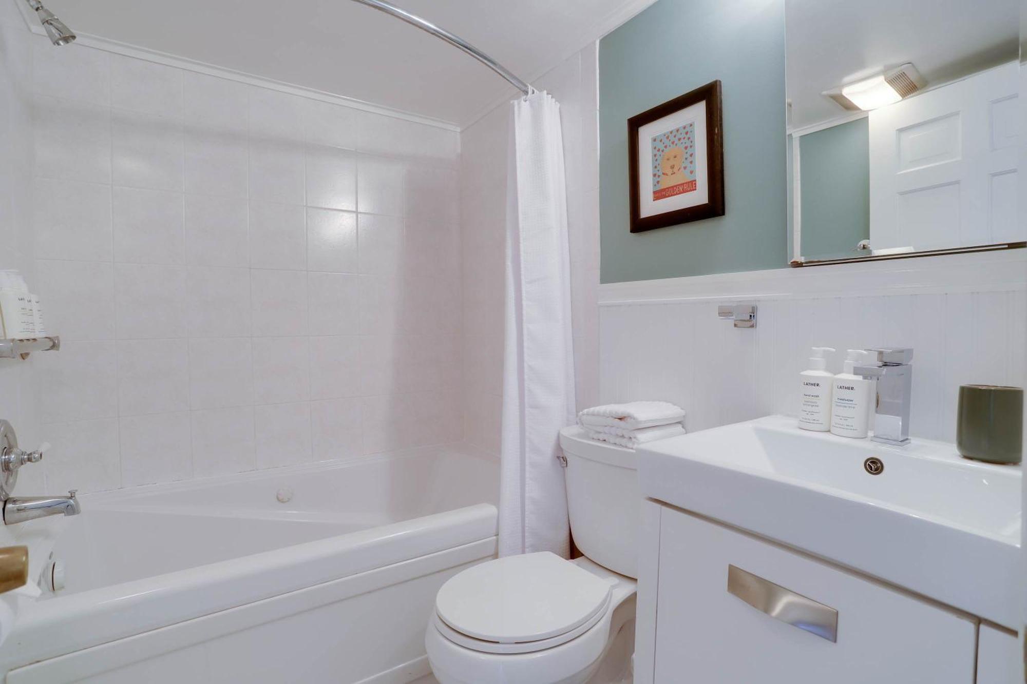 Sojourn Only 8 Blocks To Capitol With Private Patios Holiday home *