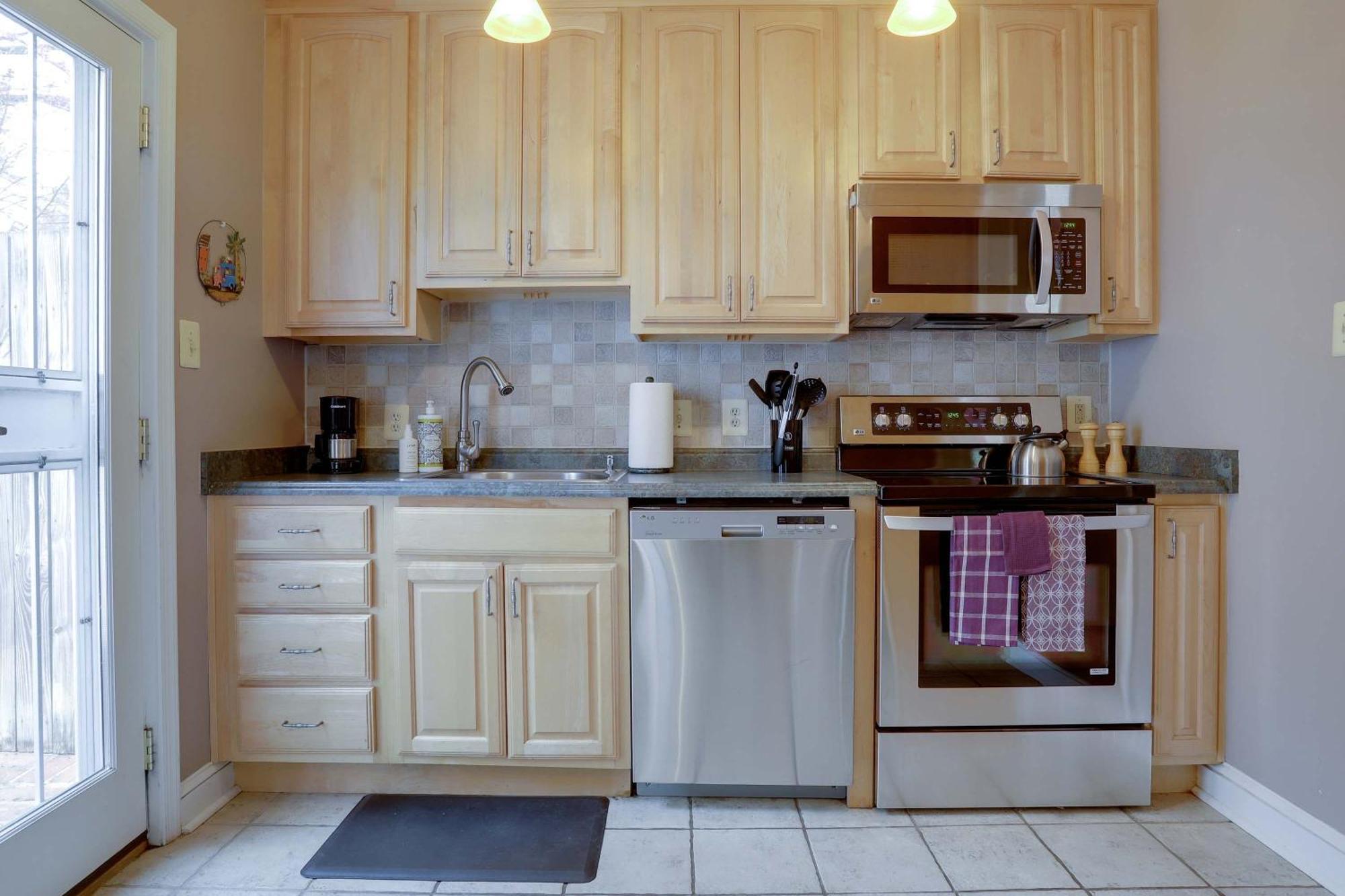 Sojourn Only 8 Blocks To Capitol With Private Patios *