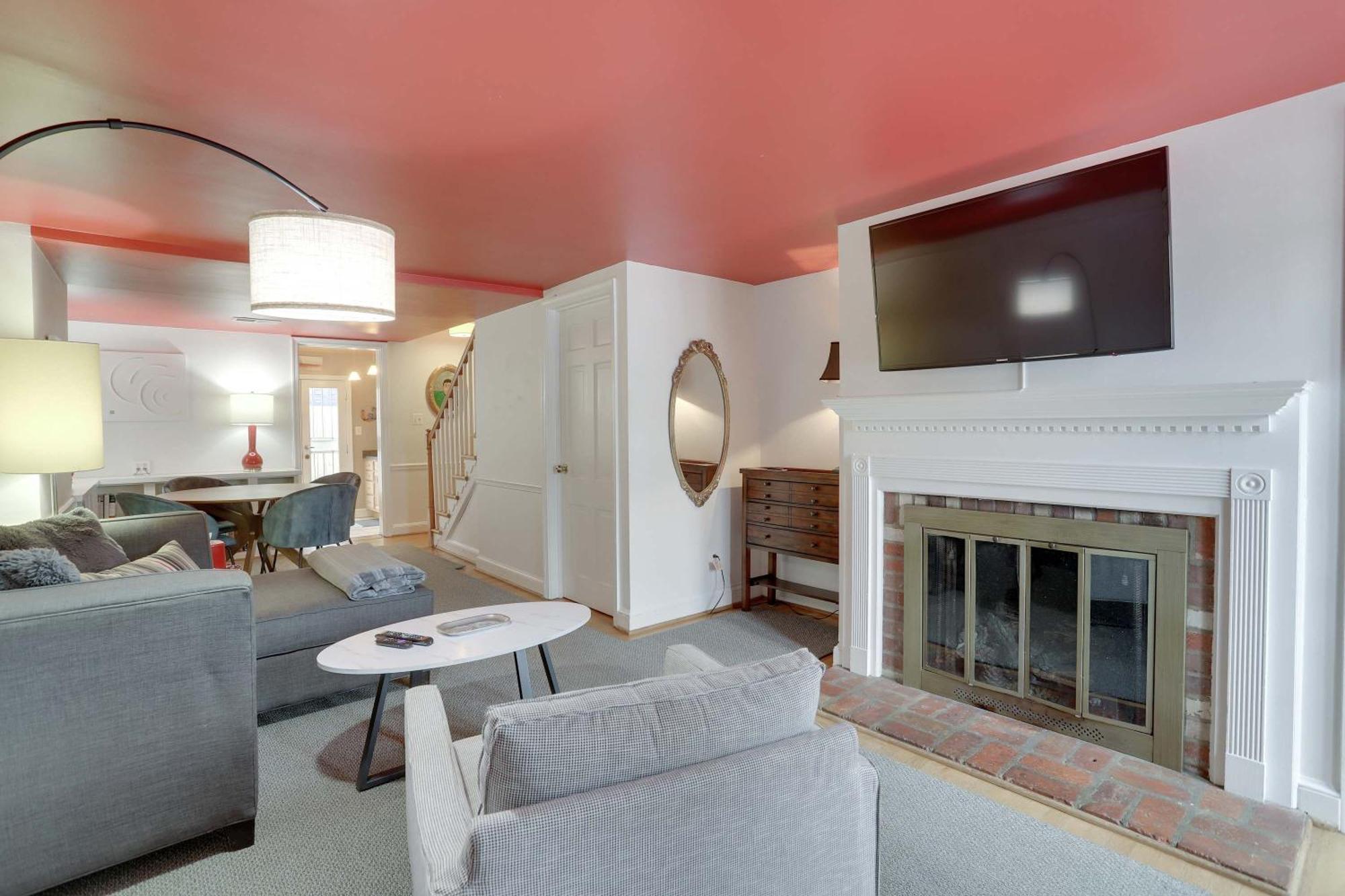 Sojourn Only 8 Blocks To Capitol With Private Patios *